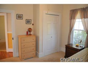 411 GLOVER ST - Photo 18