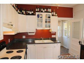 411 GLOVER ST - Photo 3