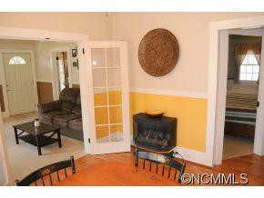411 GLOVER ST - Photo 10
