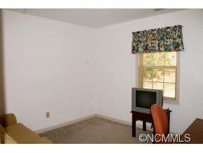 7 Timothy Ln - Photo 10