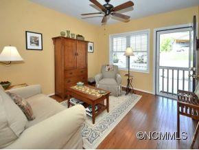 122 Rockdale Ave - Photo 2