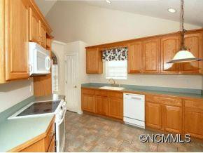 11 STONEBRIDGE DRIVE - Photo 4