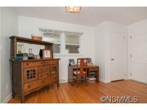 203 Oak Grove Road - Photo 8
