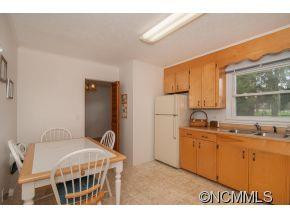 203 Oak Grove Road - Photo 9