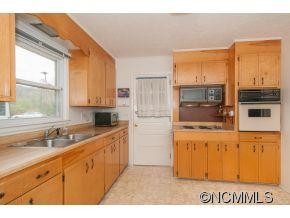 203 Oak Grove Road - Photo 10