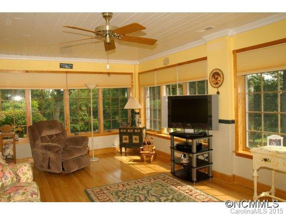 430 SUMMERSET DRIVE - Photo 6