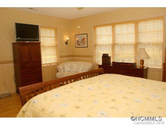 430 SUMMERSET DRIVE - Photo 10