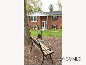 219 CASTLETON LANE - Photo 2