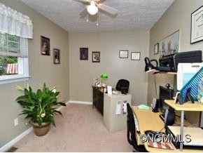 219 CASTLETON LANE - Photo 11