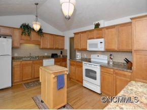219 CASTLETON LANE - Photo 6