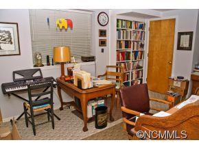 118 College Circle - Photo 15