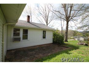 128  Ellen Avenue - Photo 7