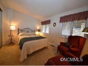 202 LIVE OAK LANE - Photo 9