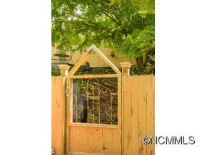 430 West Haywood - Photo 15