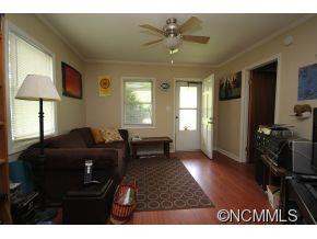 81 Virginia Ave - Photo 2