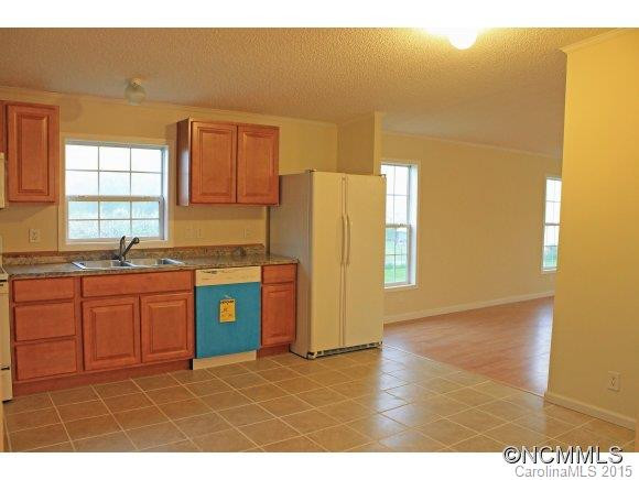 202 Lamonda Dr - Photo 2