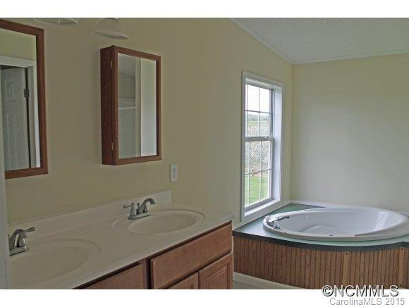 202 Lamonda Dr - Photo 3
