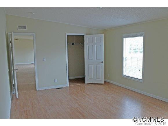 202 Lamonda Dr - Photo 4
