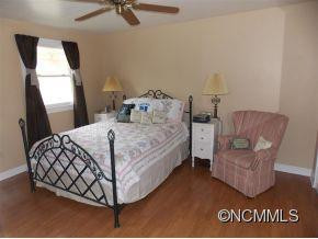 805 DAVIS CIRCLE - Photo 10