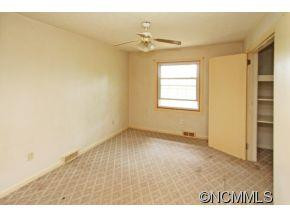 174 Hamer Ave. - Photo 8