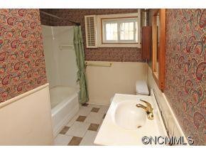 174 Hamer Ave. - Photo 9