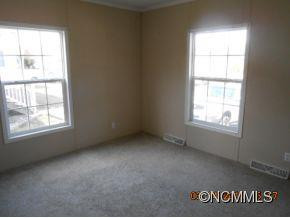 204 Nicholas Dr - Photo 4