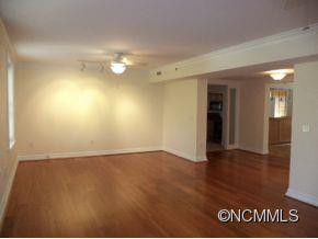 8  VILLAGE LN UNIT A 400 - Photo 6