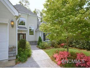 34 Tiverton Lane - Photo 2