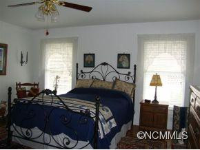 320 REGAL ST - Photo 9