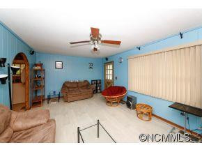221 West Poplar Drive - Photo 4