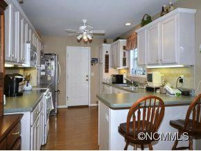 224 CHARLESTOWN DRIVE - Photo 2