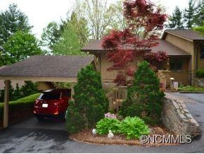 302 WATER OAK LANE