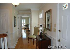238 Hawthorn Drive - Photo 2