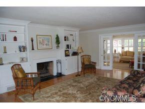 238 Hawthorn Drive - Photo 4