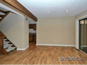 19 VILLAGE DRIVE - Photo 3