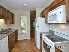 19 VILLAGE DRIVE - Photo 4