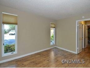 19 VILLAGE DRIVE - Photo 6