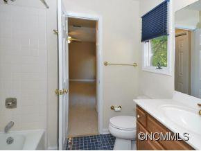 19 VILLAGE DRIVE - Photo 9
