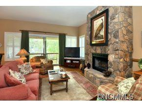101 Augusta - Photo 2