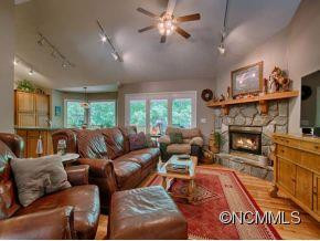 1030 REDFIELD DRIVE - Photo 2