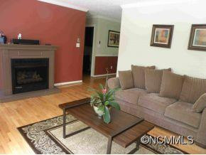 71 Hemlock St - Photo 3