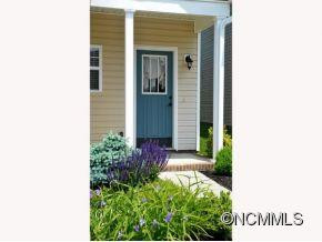 64 CHOWAN DR - Photo 2