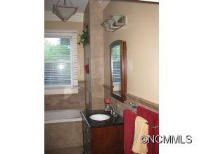 530 1st AVENUE WEST - Photo 14