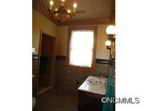 530 1st AVENUE WEST - Photo 18