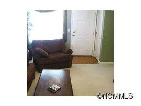 77 Farington Circle - Photo 2