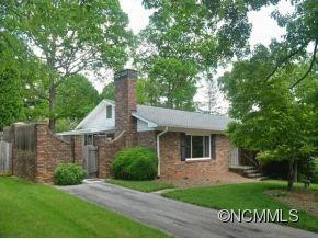 1046 CAROUSEL LANE