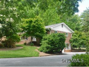1046 CAROUSEL LANE - Photo 2