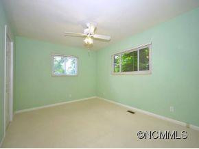 1046 CAROUSEL LANE - Photo 11