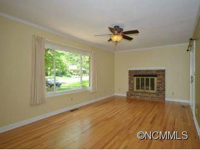 1046 CAROUSEL LANE - Photo 3