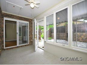 1046 CAROUSEL LANE - Photo 5